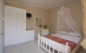 Keegan's Beachside Hotel Apartments And Restaurant 2*
